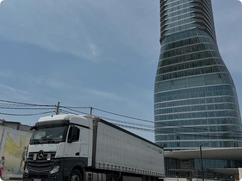 Остекление самого высокого здания Сербии